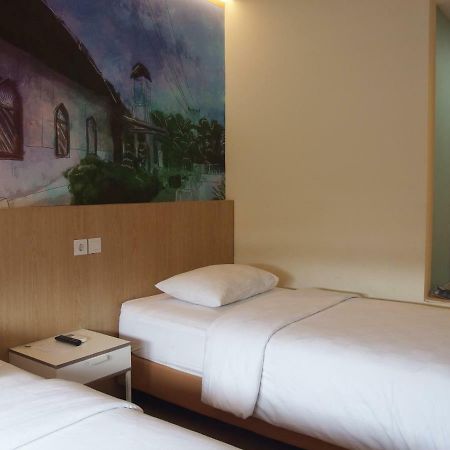 The City Hotel Ambon Zewnętrze zdjęcie