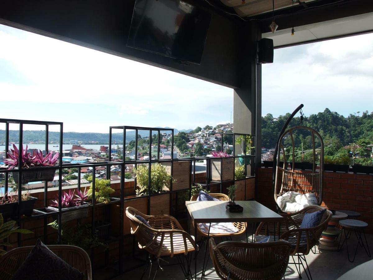 The City Hotel Ambon Zewnętrze zdjęcie